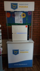 Předání čističky vzduchu - Nadační fond Pokora